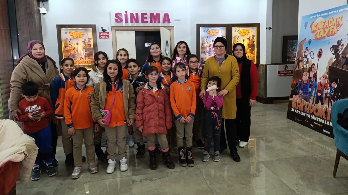 Velilerimiz ve Öğrencilerimizle Keyifli Bir Sinema Etkinliği Düzenlendi